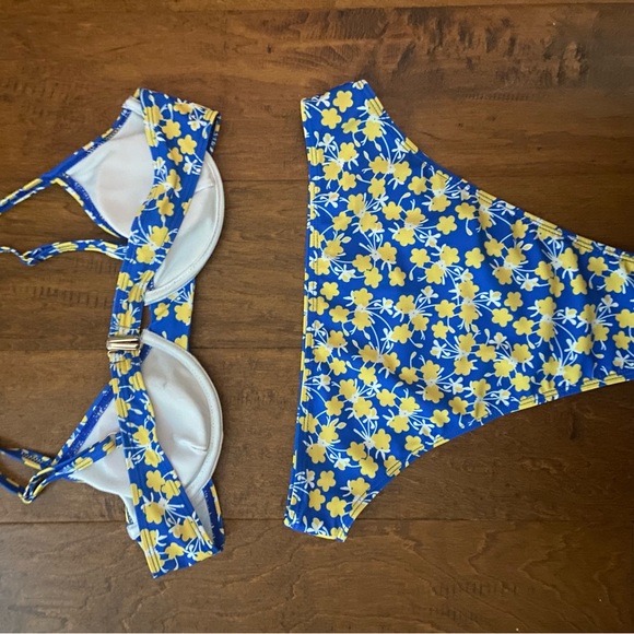 Bikini - Picture 6 of 7